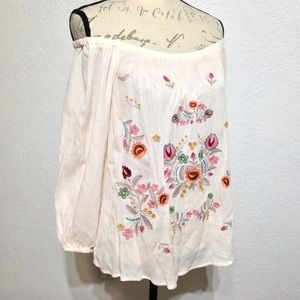 NWT Entro off the shoulder top w/floral embroidery